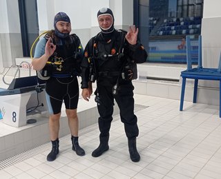 Поздравляем Максима с окончанием занятий в Закрытой воде в рамках курсов PADI Open water & Dry suit!